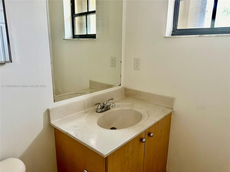 For Rent: $3,000 (2 beds, 2 baths, 1155 Square Feet)