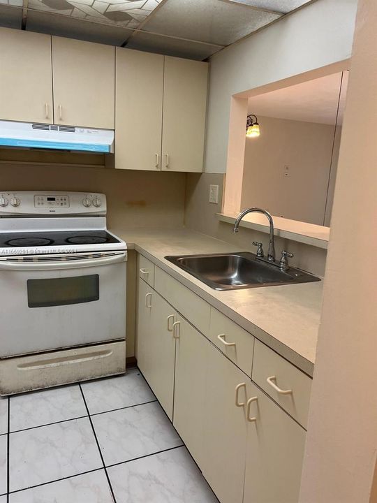 For Rent: $1,850 (1 beds, 1 baths, 736 Square Feet)