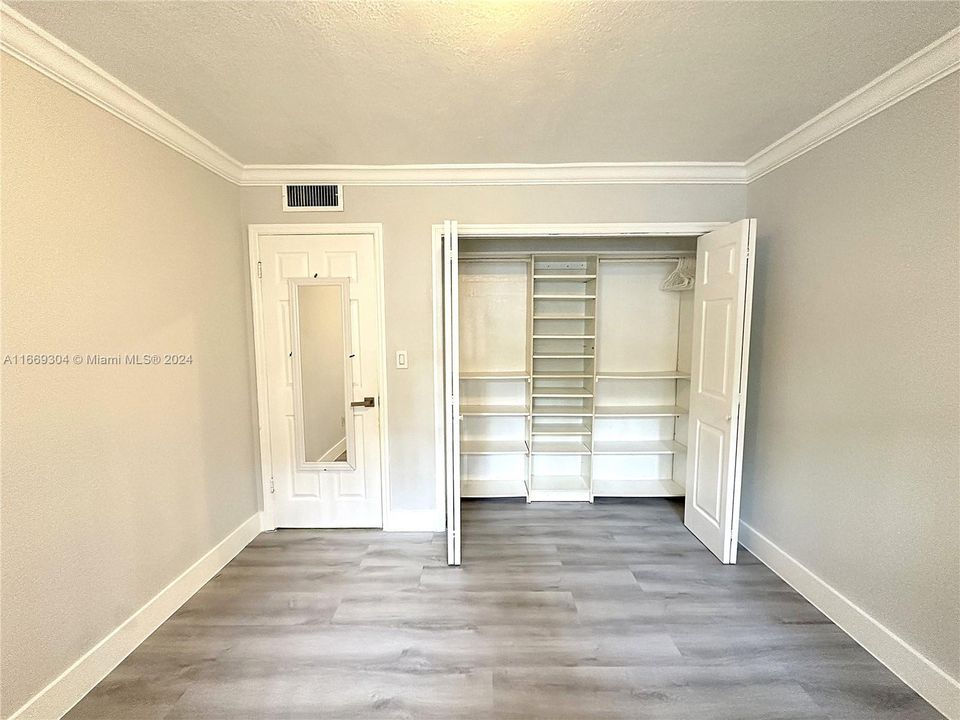 For Rent: $2,300 (2 beds, 1 baths, 716 Square Feet)