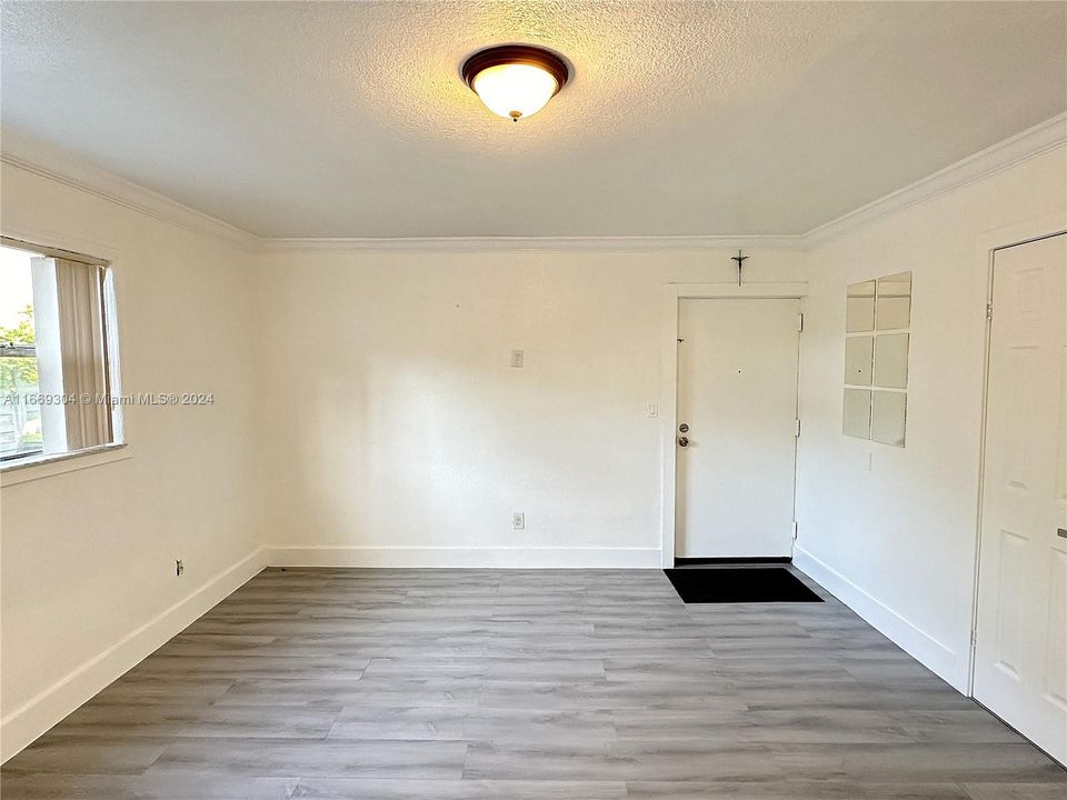 For Rent: $2,300 (2 beds, 1 baths, 716 Square Feet)