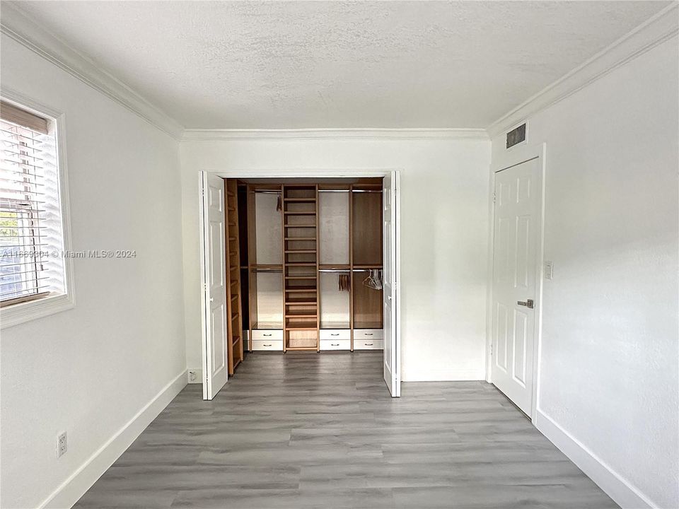 For Rent: $2,300 (2 beds, 1 baths, 716 Square Feet)