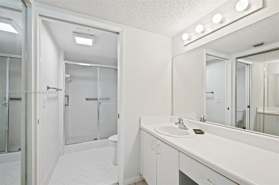 For Sale: $234,900 (2 beds, 2 baths, 1137 Square Feet)