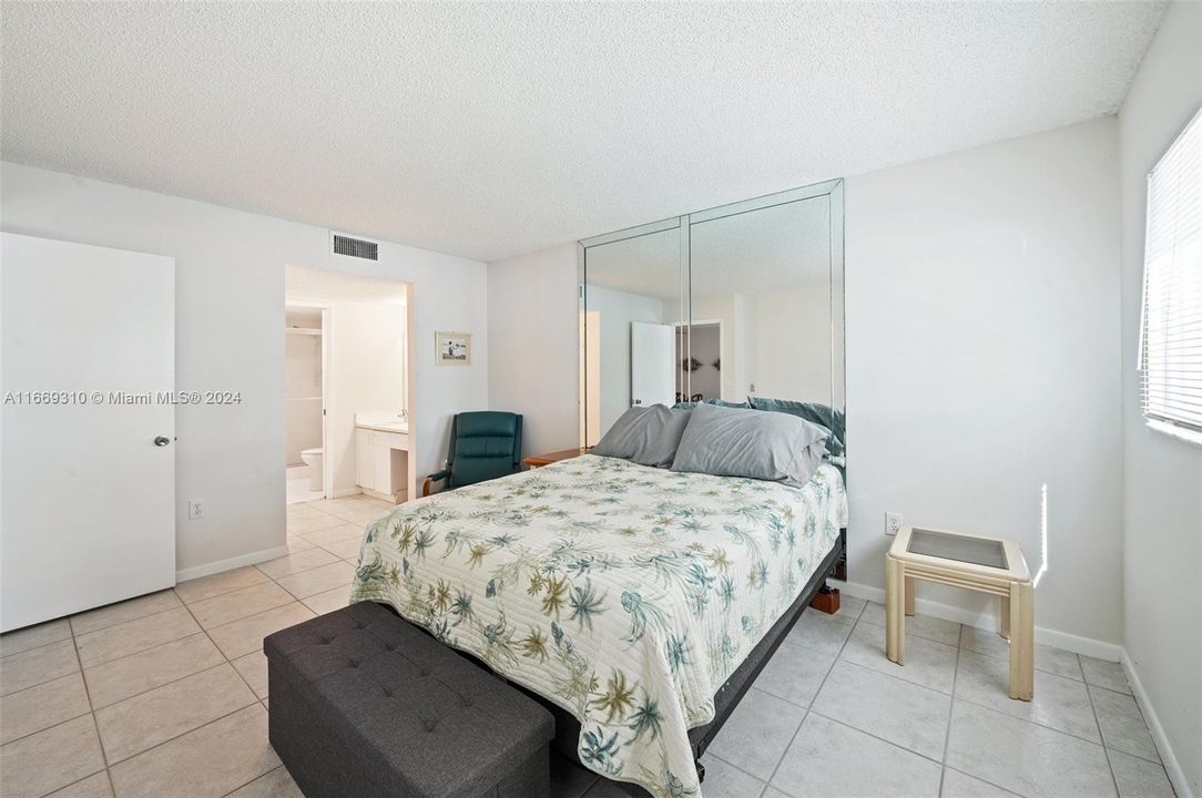 For Sale: $234,900 (2 beds, 2 baths, 1137 Square Feet)