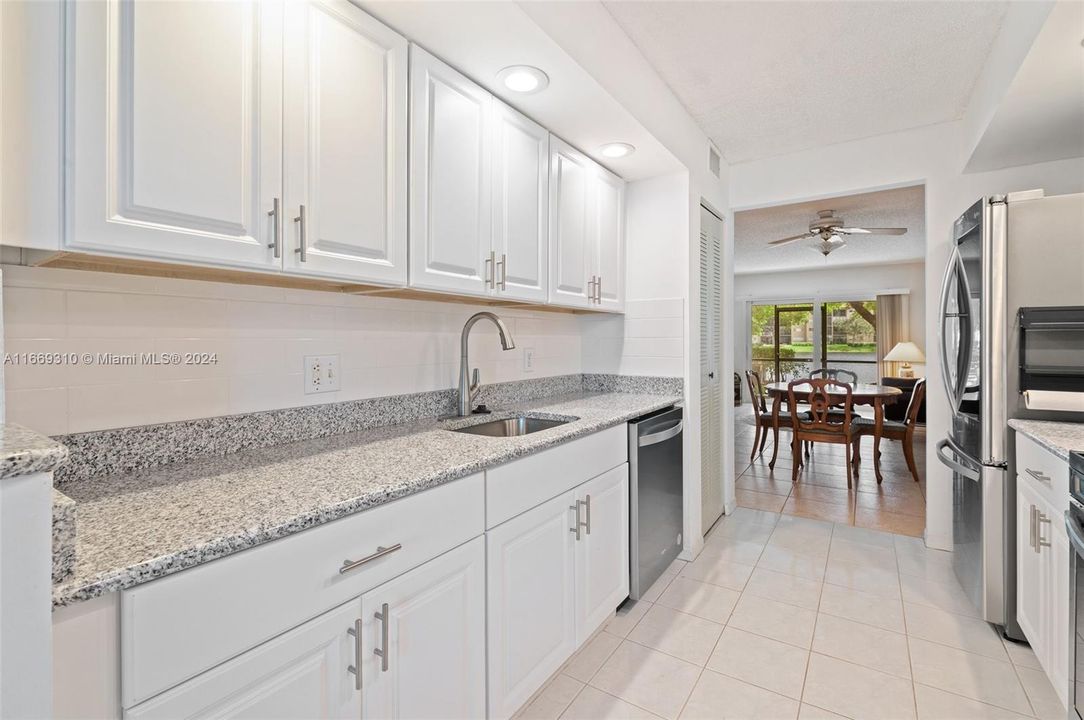 For Sale: $234,900 (2 beds, 2 baths, 1137 Square Feet)