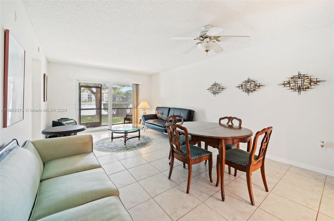 For Sale: $234,900 (2 beds, 2 baths, 1137 Square Feet)