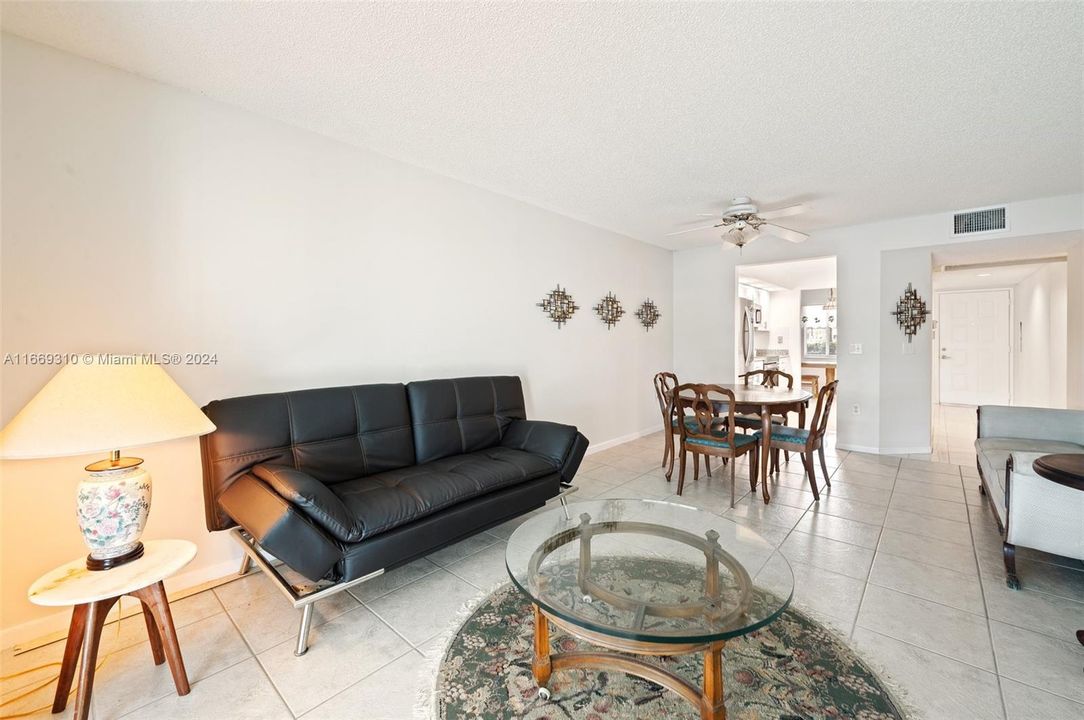 Active With Contract: $234,900 (2 beds, 2 baths, 1137 Square Feet)