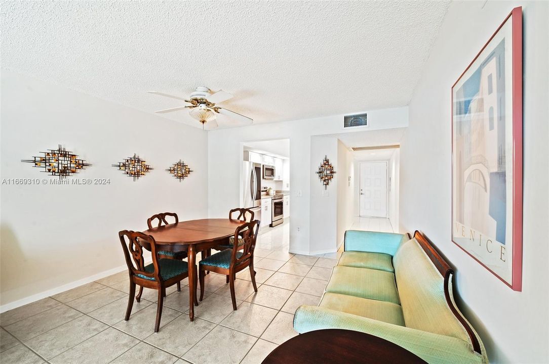 For Sale: $234,900 (2 beds, 2 baths, 1137 Square Feet)