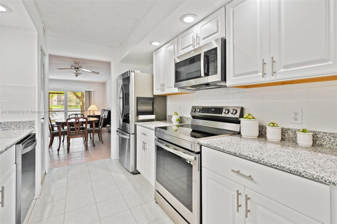 Active With Contract: $234,900 (2 beds, 2 baths, 1137 Square Feet)