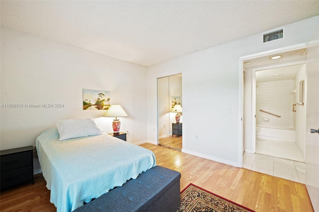 For Sale: $234,900 (2 beds, 2 baths, 1137 Square Feet)