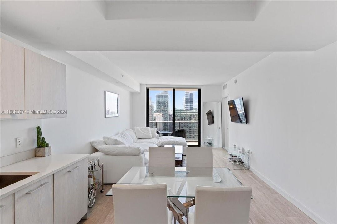 For Sale: $679,000 (1 beds, 2 baths, 851 Square Feet)