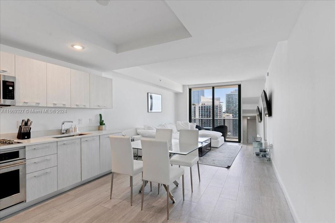 For Sale: $679,000 (1 beds, 2 baths, 851 Square Feet)