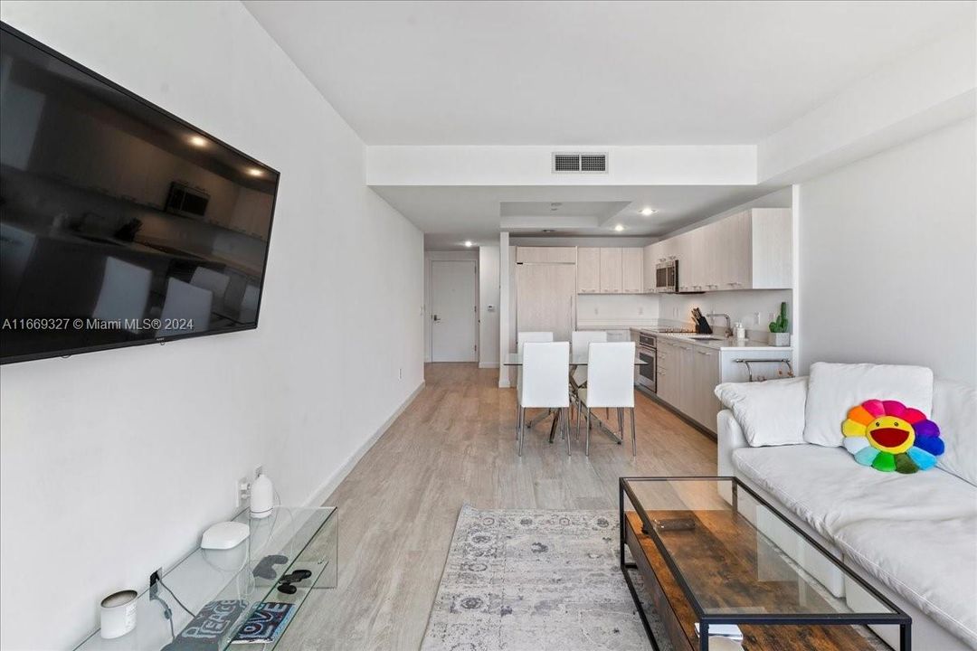 For Sale: $679,000 (1 beds, 2 baths, 851 Square Feet)