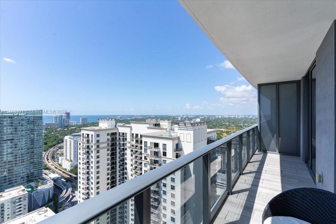 For Sale: $679,000 (1 beds, 2 baths, 851 Square Feet)