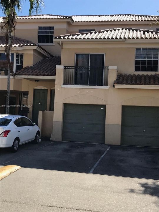 For Rent: $2,800 (3 beds, 3 baths, 1409 Square Feet)