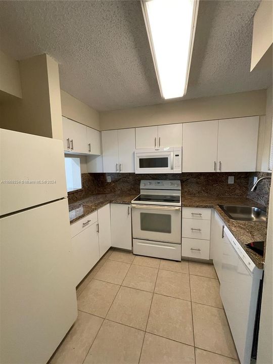 For Rent: $2,150 (2 beds, 2 baths, 912 Square Feet)