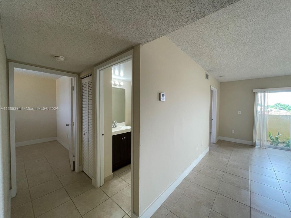 For Rent: $2,150 (2 beds, 2 baths, 912 Square Feet)