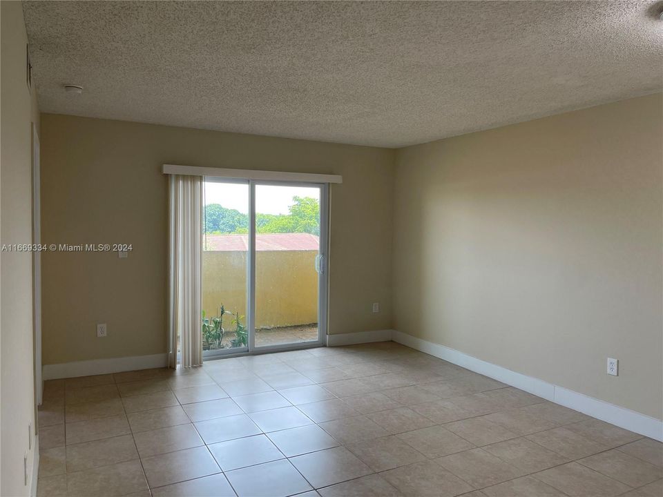 For Rent: $2,150 (2 beds, 2 baths, 912 Square Feet)