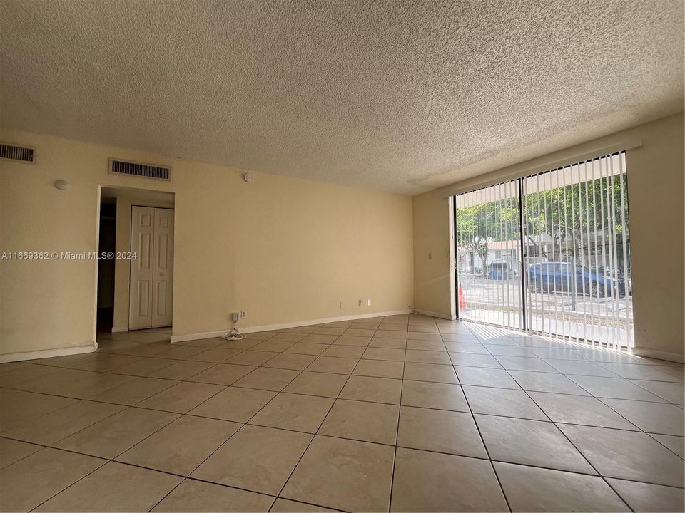 Active With Contract: $2,100 (2 beds, 2 baths, 1200 Square Feet)