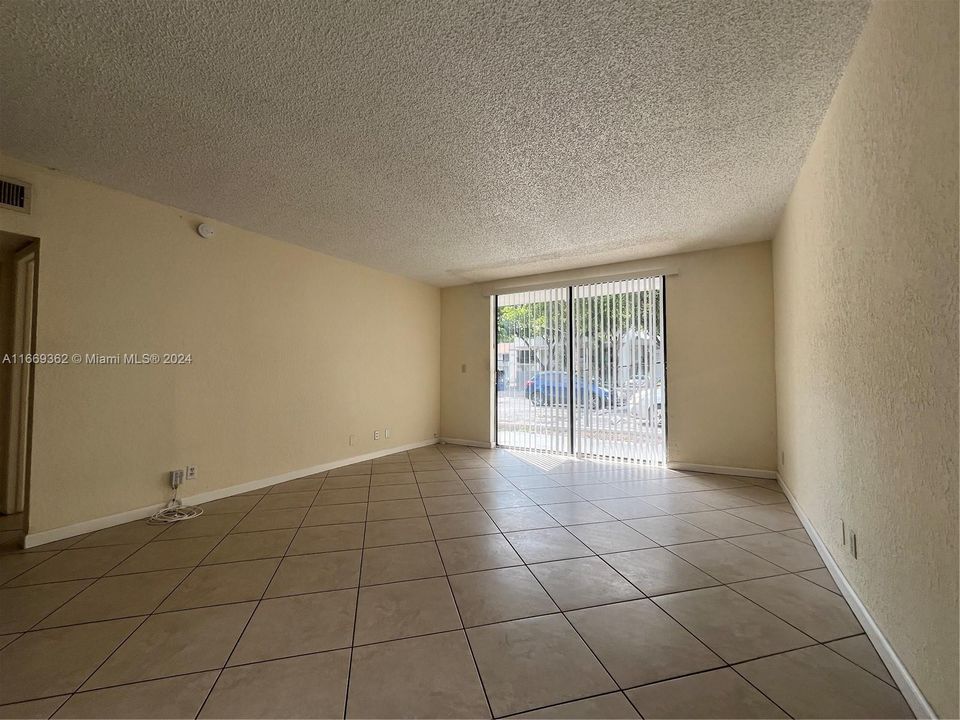 Active With Contract: $2,100 (2 beds, 2 baths, 1200 Square Feet)