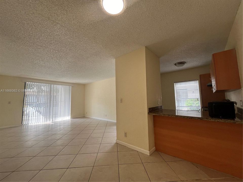 Active With Contract: $2,100 (2 beds, 2 baths, 1200 Square Feet)