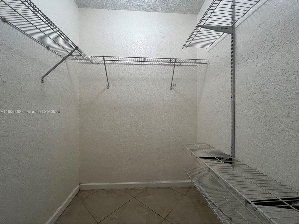 Active With Contract: $2,100 (2 beds, 2 baths, 1200 Square Feet)