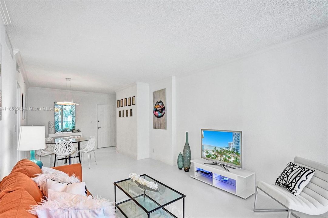 Recently Rented: $4,000 (1 beds, 1 baths, 835 Square Feet)