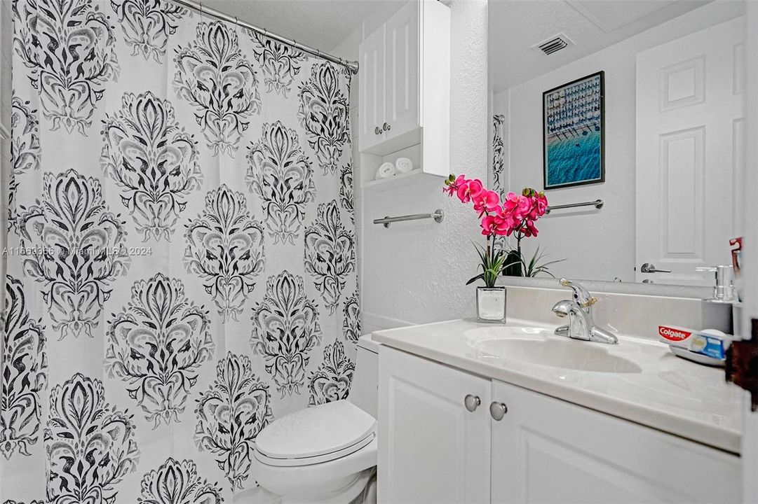 Recently Rented: $4,000 (1 beds, 1 baths, 835 Square Feet)