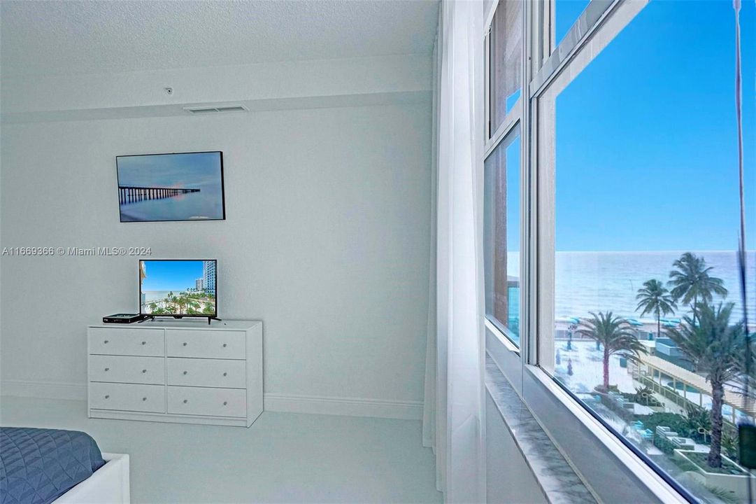 Recently Rented: $4,000 (1 beds, 1 baths, 835 Square Feet)