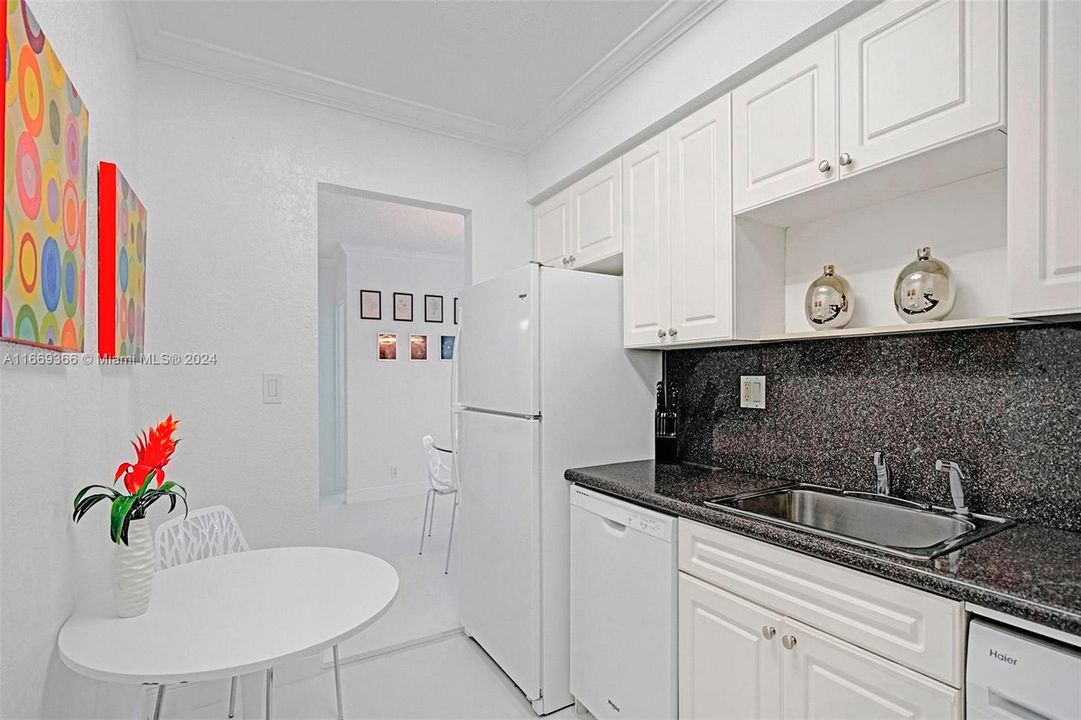 Recently Rented: $4,000 (1 beds, 1 baths, 835 Square Feet)