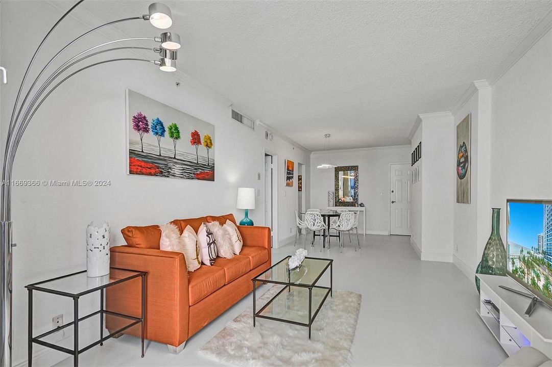 Recently Rented: $4,000 (1 beds, 1 baths, 835 Square Feet)