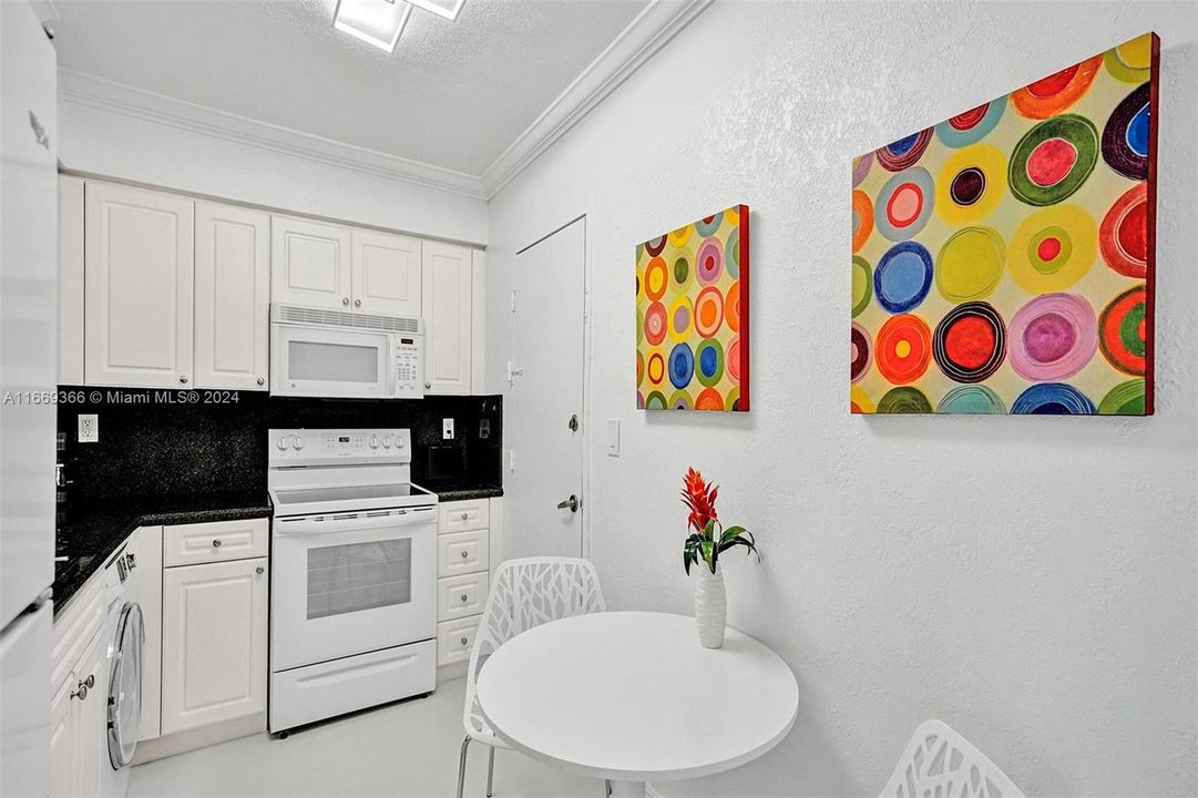 Recently Rented: $4,000 (1 beds, 1 baths, 835 Square Feet)