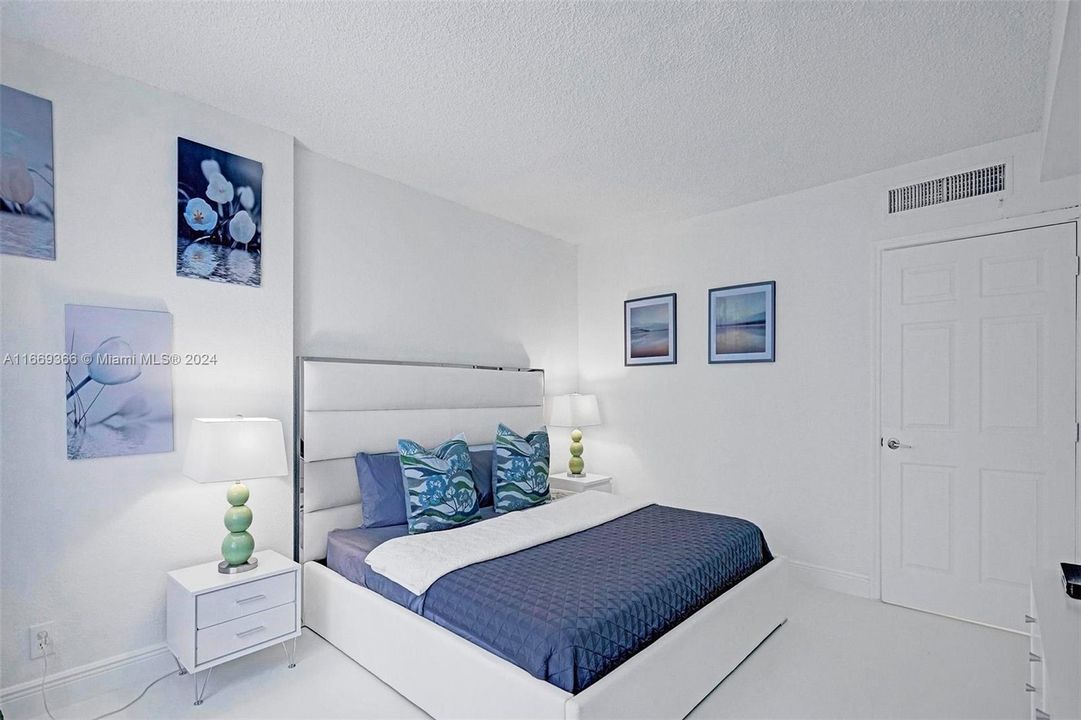 Recently Rented: $4,000 (1 beds, 1 baths, 835 Square Feet)