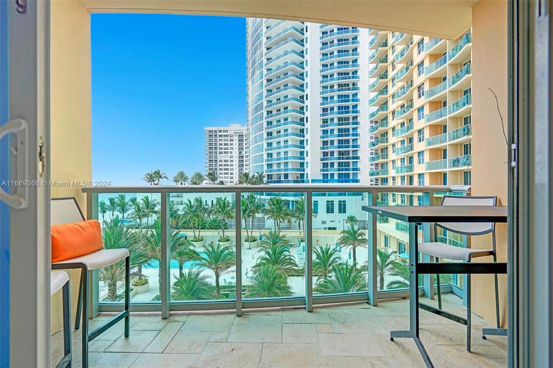 Recently Rented: $4,000 (1 beds, 1 baths, 835 Square Feet)