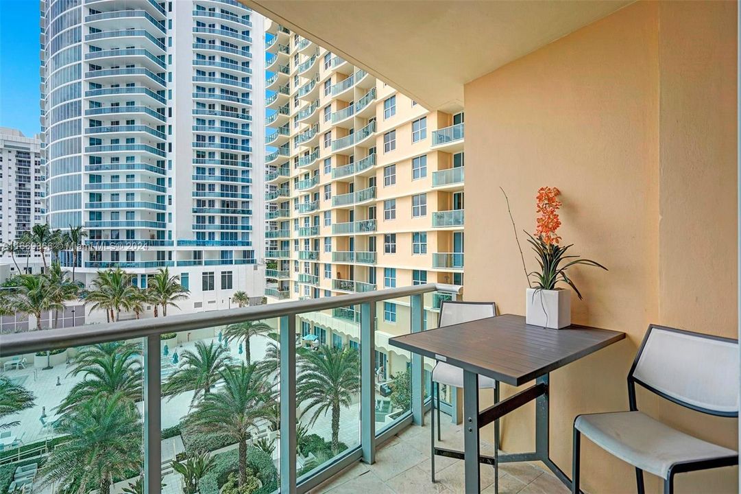 Recently Rented: $4,000 (1 beds, 1 baths, 835 Square Feet)