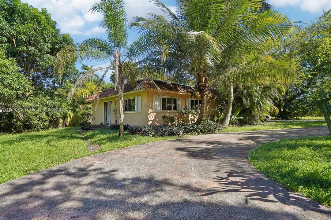 For Sale: $1,650,000 (4 beds, 3 baths, 2561 Square Feet)