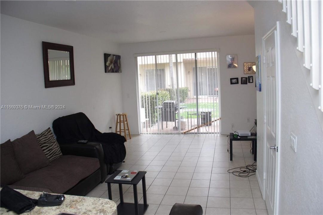 En Venta: $257,000 (2 camas, 2 baños, 1227 Pies cuadrados)