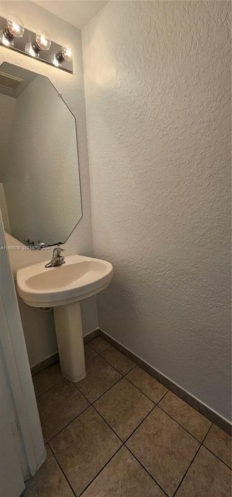 En Venta: $234,000 (2 camas, 2 baños, 1227 Pies cuadrados)