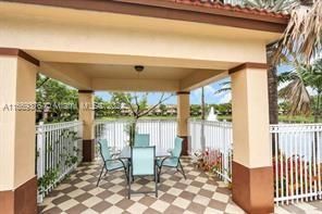 For Sale: $257,000 (2 beds, 2 baths, 1227 Square Feet)