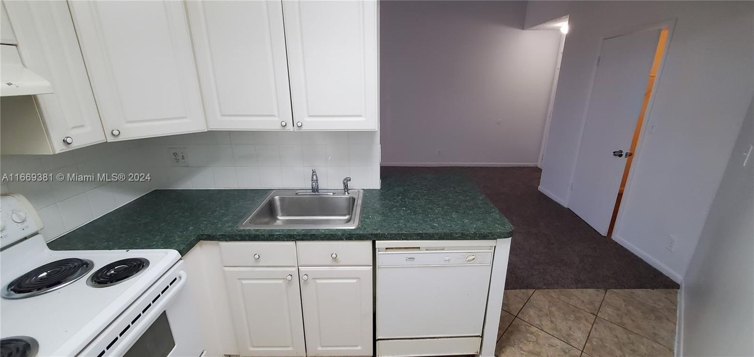 For Sale: $207,500 (2 beds, 2 baths, 890 Square Feet)