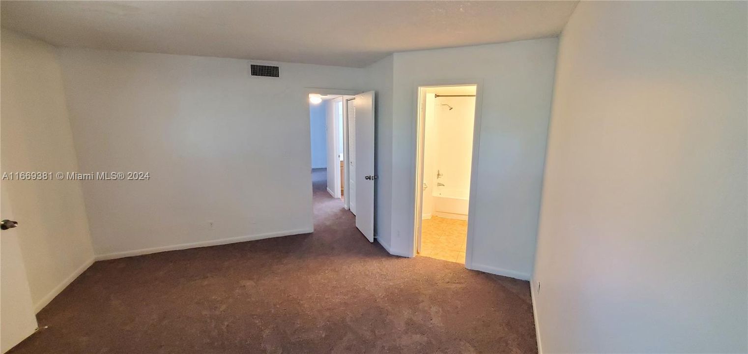 For Sale: $207,500 (2 beds, 2 baths, 890 Square Feet)