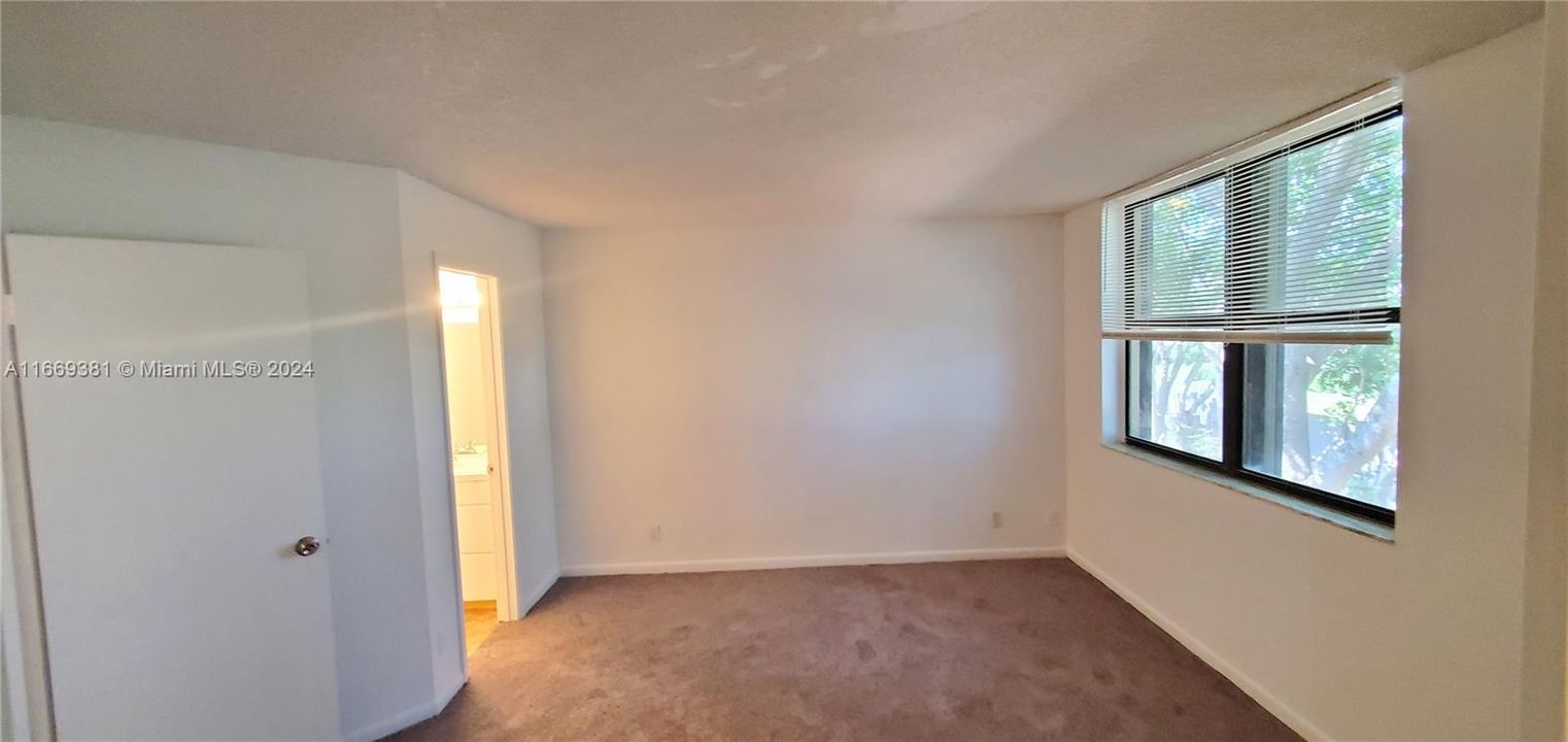 For Sale: $207,500 (2 beds, 2 baths, 890 Square Feet)