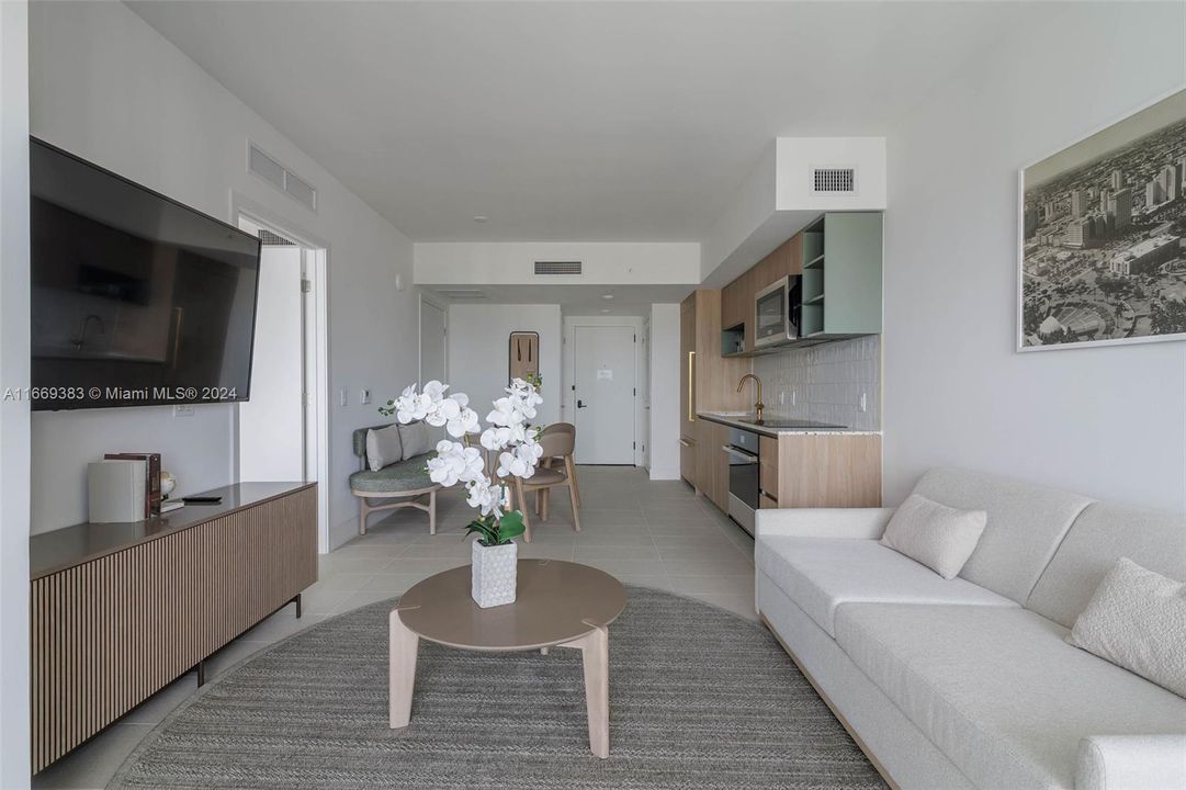 For Sale: $840,000 (1 beds, 1 baths, 637 Square Feet)