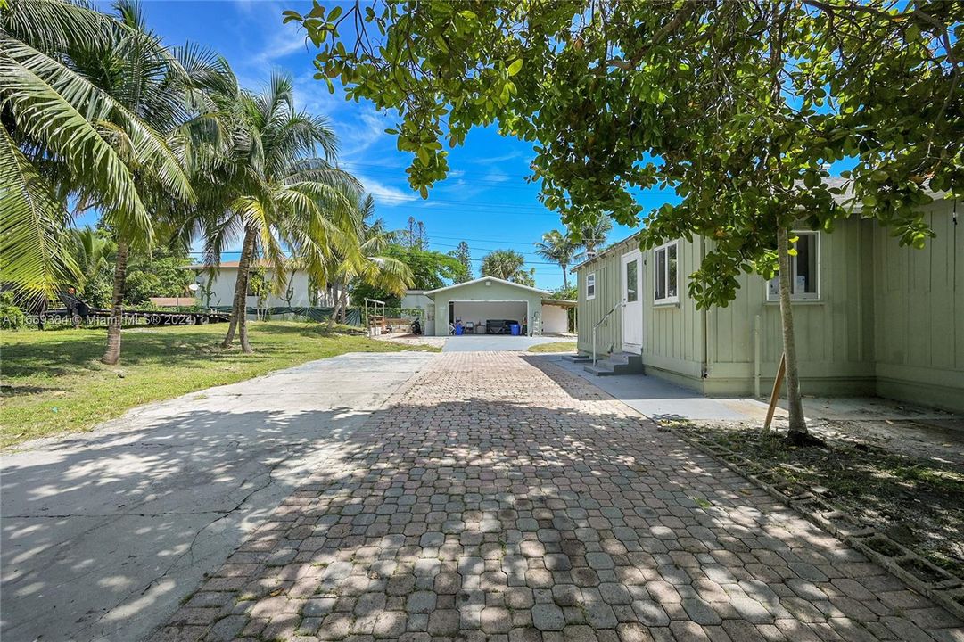 For Sale: $925,000 (3 beds, 2 baths, 1468 Square Feet)