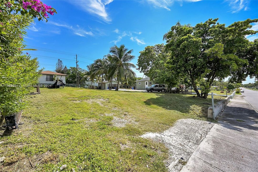 For Sale: $925,000 (3 beds, 2 baths, 1468 Square Feet)