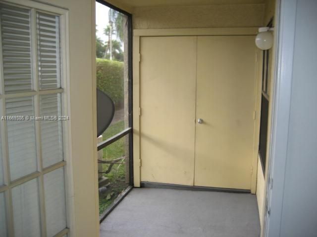 Active With Contract: $2,500 (2 beds, 2 baths, 949 Square Feet)