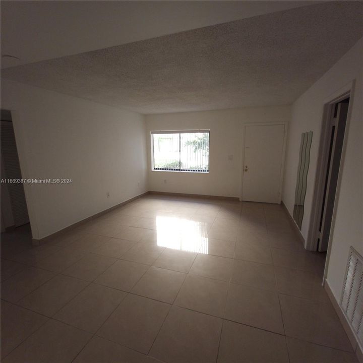 For Rent: $2,650 (3 beds, 2 baths, 1040 Square Feet)