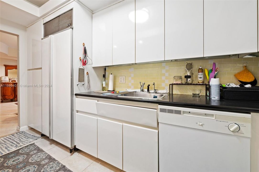 For Sale: $650,000 (2 beds, 2 baths, 1309 Square Feet)