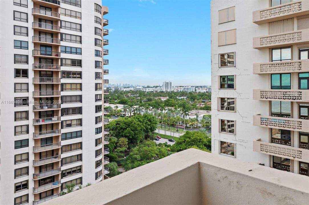 For Sale: $650,000 (2 beds, 2 baths, 1309 Square Feet)