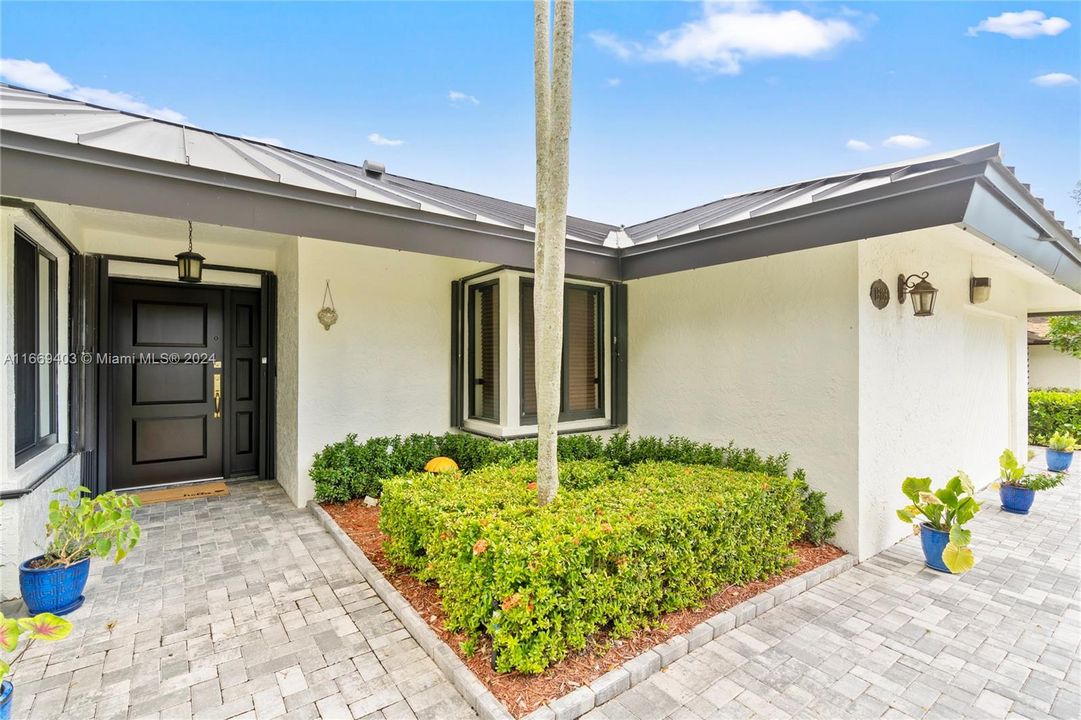 For Sale: $855,000 (4 beds, 3 baths, 2079 Square Feet)