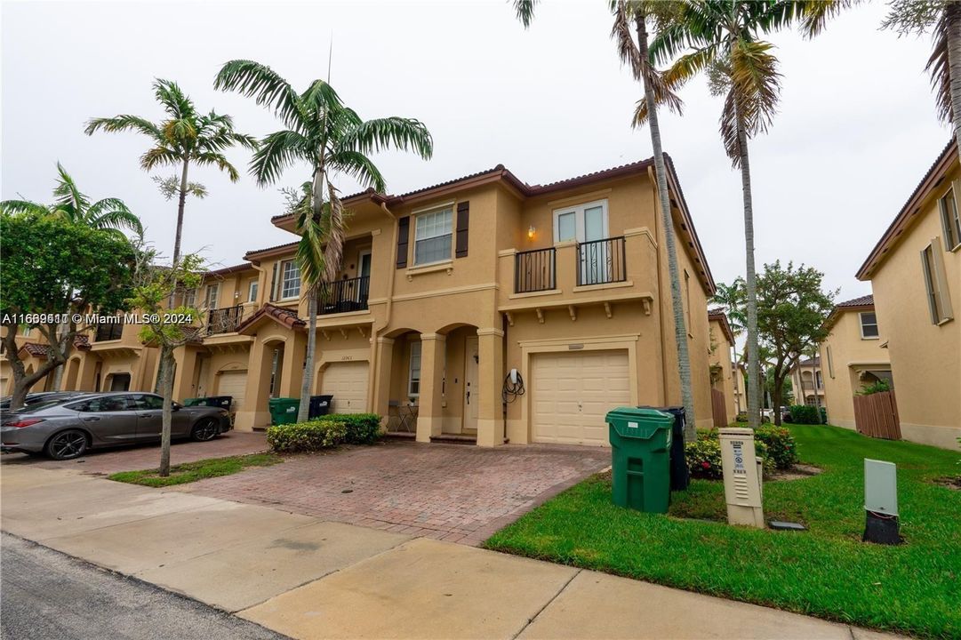 For Sale: $520,000 (3 beds, 2 baths, 1733 Square Feet)